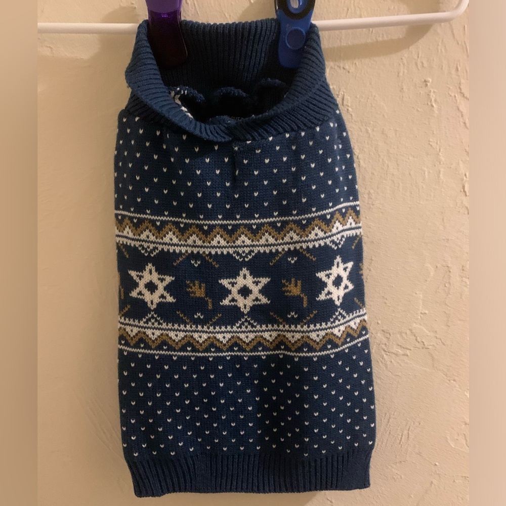 LiveLaughBark Hanukkah sweater for your pup! Size Medium